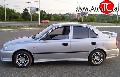 6 549 р. Пороги накладки Street Hyundai Accent седан ТагАЗ (2001-2012) (Неокрашенные)  с доставкой в г. Горно‑Алтайск