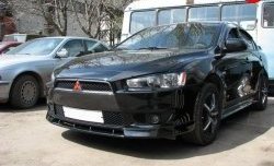 899 р. Вставка переднего бампера (зубатка) Evo  Mitsubishi Lancer  10 (2007-2017) седан дорестайлинг, хэтчбэк дорестайлинг, седан рестайлинг, хэтчбек 5 дв рестайлинг (Неокрашенная)  с доставкой в г. Горно‑Алтайск. Увеличить фотографию 2