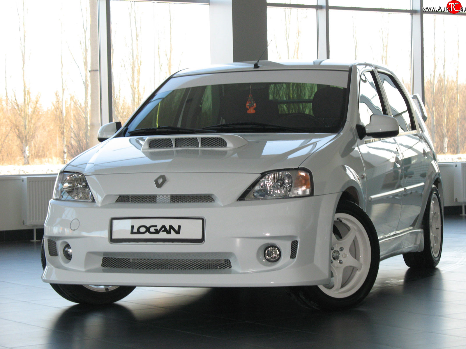 11 999 р. Передний бампер Power DM Renault Logan 1 дорестайлинг (2004-2010) (Без сетки, Неокрашенный)  с доставкой в г. Горно‑Алтайск