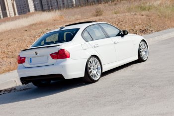 3 399 р. Лип спойлер  3 серия E90 (04-11) АВТОКРАТ  BMW 3 серия  E90 (2004-2008) седан дорестайлинг (Неокрашенный)  с доставкой в г. Горно‑Алтайск. Увеличить фотографию 2