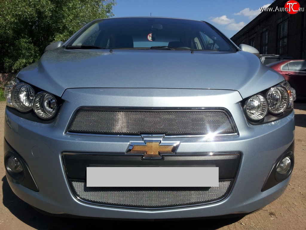 1 539 р. Сетка в решетку радиатора Russtal  Chevrolet Aveo  T300 (2011-2015) седан, хэтчбек (хром)  с доставкой в г. Горно‑Алтайск