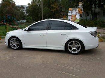 4 099 р. Пороги накладки пластиковые CT  Chevrolet Cruze ( J300,  J305,  J308) (2009-2015) седан дорестайлинг, хэтчбек дорестайлинг, седан рестайлинг, универсал рестайлинг, хэтчбек рестайлинг (Неокрашенные)  с доставкой в г. Горно‑Алтайск. Увеличить фотографию 3