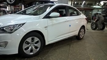 4 999 р. Пластиковые пороги АвтоКрат Hyundai Solaris RBr седан рестайлинг (2014-2017) (Неокрашенные)  с доставкой в г. Горно‑Алтайск. Увеличить фотографию 3