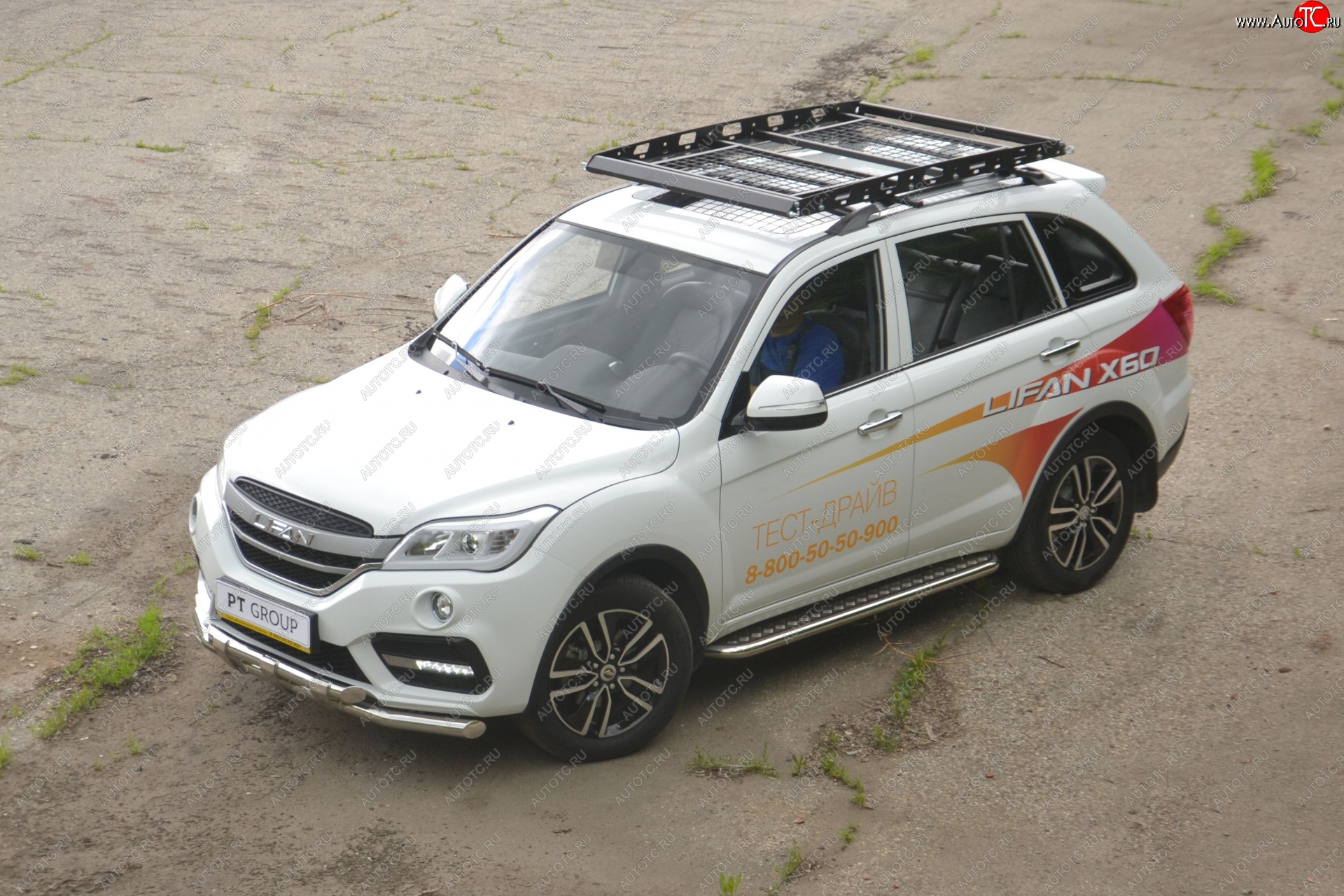 25 999 р. Порожки для ног из трубы Ø51 с алюминиевой площадкой Petroil Tuning Lifan X60 2-ой рестайлинг (2016-2024) (Нержавеющая полированная сталь)  с доставкой в г. Горно‑Алтайск