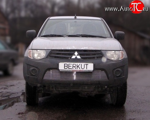 5 399 р. Декоративная вставка воздухозаборника Berkut Mitsubishi L200 4  дорестайлинг (2006-2014)  с доставкой в г. Горно‑Алтайск