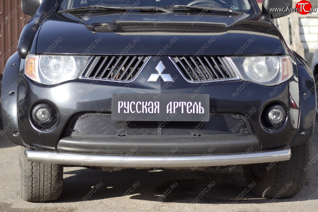 2 499 р. Защитная сетка решетки переднего бампера РА Mitsubishi L200 4  дорестайлинг (2006-2014)  с доставкой в г. Горно‑Алтайск