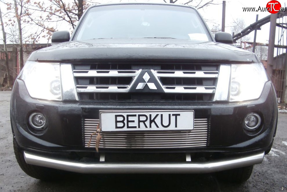 5 699 р. Декоративная вставка воздухозаборника (рестайлинг) Berkut Mitsubishi Pajero 4 V80 дорестайлинг (2006-2011)  с доставкой в г. Горно‑Алтайск