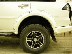 15 349 р. Накладки на колёсные арки BUSHWACKER Mitsubishi Pajero Sport PB дорестайлинг (2008-2013) (Неокрашенные)  с доставкой в г. Горно‑Алтайск. Увеличить фотографию 3