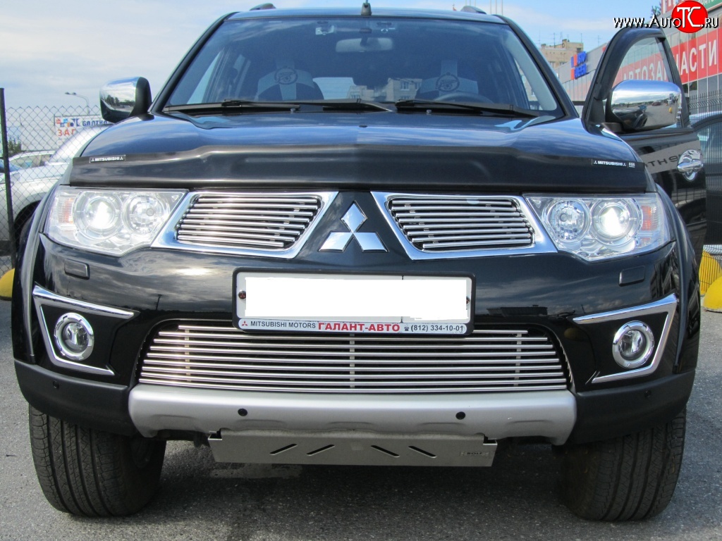 6 399 р. Декоративная вставка воздухозаборника Berkut Mitsubishi Pajero Sport PB дорестайлинг (2008-2013)  с доставкой в г. Горно‑Алтайск