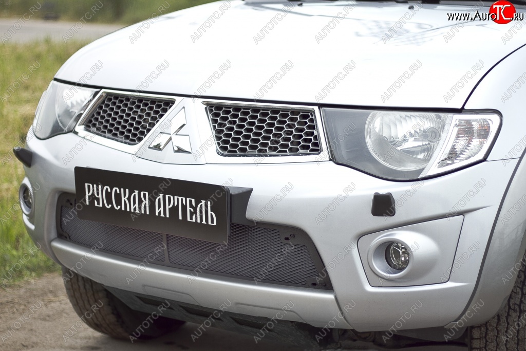 2 179 р. Защитная сетка решетки переднего бампера РА Mitsubishi Pajero Sport PB дорестайлинг (2008-2013)  с доставкой в г. Горно‑Алтайск