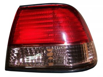 Правый фонарь (внешний/розовая полоса) SAT Nissan Sunny  B15 (1998-2004)