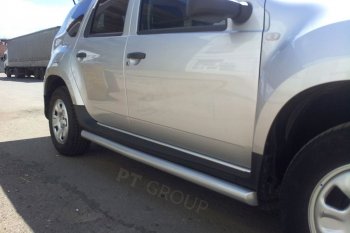 7 249 р. Защита порогов вогнутая из трубы Ø63 Petroil Tuning Nissan Terrano D10 дорестайлинг (2013-2016) (Серебристый (Искра) ППК)  с доставкой в г. Горно‑Алтайск. Увеличить фотографию 2