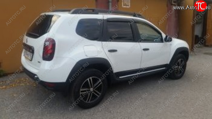 3 999 р. Накладки на двери Petroil Tuning Renault Duster HS дорестайлинг (2010-2015) (Тисненый пластик)  с доставкой в г. Горно‑Алтайск