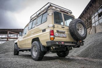 100 649 р. Бампер РИФ силовой задний Toyota Land Cruiser 78 2007+ с квадратом под фаркоп, калиткой и фонарями РИФ rif078-21125  с доставкой в г. Горно‑Алтайск. Увеличить фотографию 2