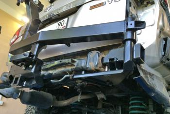 93 329 р. Калитка РИФ с фаркопом в штатный бампер Toyota Land Cruiser 200 2008-2015 под нештатное колесо, с подсветкой номера РИФ rif200-80000  с доставкой в г. Горно‑Алтайск. Увеличить фотографию 2