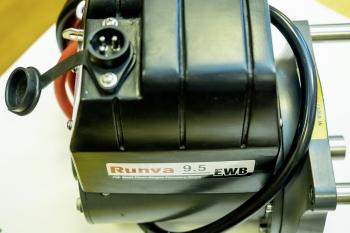 50 769 р. Лебёдка автомобильная электрическая 12V Runva 9500 lbs 4350 кг влагозащищенная, стальной трос RUNVA ewb9500u  с доставкой в г. Горно‑Алтайск. Увеличить фотографию 2