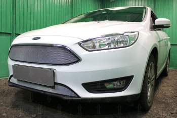 2 899 р. Защитная сетка в бампер (низ, ячейка 3х7 мм) Alfeco Стандарт Ford Focus 3 седан рестайлинг (2014-2019) (Хром)  с доставкой в г. Горно‑Алтайск. Увеличить фотографию 3