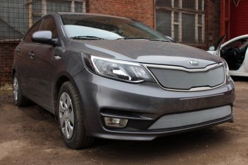 3 299 р. Защитная сетка в бампер (низ, ячейка 3х7 мм) Alfeco Стандарт  KIA Rio  3 QB (2015-2017) рестайлинг седан, рестайлингхэтчбек5дв. (Хром)  с доставкой в г. Горно‑Алтайск. Увеличить фотографию 2