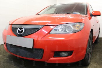 3 599 р. Защитная сетка в бампер (низ, ячейка 3х7 мм) Alfeco Стандарт  Mazda 3/Axela  BK (2006-2009) рестайлинг седан (Чёрная)  с доставкой в г. Горно‑Алтайск. Увеличить фотографию 3