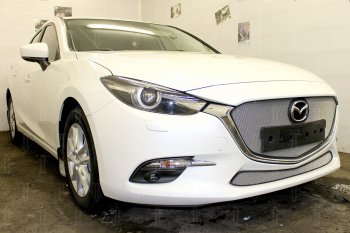 2 899 р. Защитная сетка в бампер (низ, ячейка 3х7 мм) Alfeco Стандарт  Mazda 3/Axela  BM (2016-2019) рестайлинг седан, рестайлинг, хэтчбэк (Хром)  с доставкой в г. Горно‑Алтайск. Увеличить фотографию 3