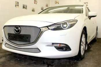 2 899 р. Защитная сетка в бампер (низ, ячейка 3х7 мм) Alfeco Стандарт  Mazda 3/Axela  BM (2016-2019) рестайлинг седан, рестайлинг, хэтчбэк (Хром)  с доставкой в г. Горно‑Алтайск. Увеличить фотографию 4