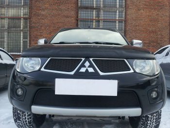 Защитная сетка в бампер (низ, ячейка 3х7 мм) Alfeco Стандарт Mitsubishi L200 4  дорестайлинг (2006-2014)  (Чёрная)