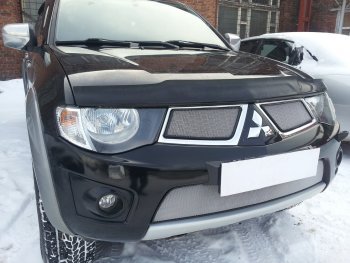 3 299 р. Защитная сетка в бампер (низ, ячейка 3х7 мм) Alfeco Стандарт  Mitsubishi L200  4 - Pajero Sport  PB (Хром)  с доставкой в г. Горно‑Алтайск. Увеличить фотографию 3