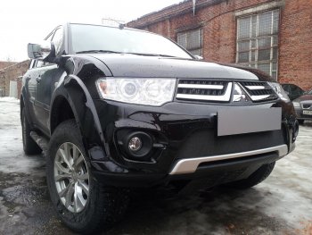 4 099 р. Защитная сетка в бампер (низ, ячейка 3х7 мм) Alfeco Стандарт Mitsubishi L200 4  рестайлинг (2013-2016) (Чёрная)  с доставкой в г. Горно‑Алтайск. Увеличить фотографию 2