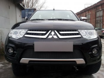 4 099 р. Защитная сетка в бампер (низ, ячейка 3х7 мм) Alfeco Стандарт Mitsubishi L200 4  рестайлинг (2013-2016) (Чёрная)  с доставкой в г. Горно‑Алтайск. Увеличить фотографию 4