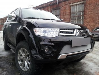 3 589 р. Защитная сетка в бампер (низ, ячейка 3х7 мм) Alfeco Стандарт Mitsubishi L200 4  рестайлинг (2013-2016) (Хром)  с доставкой в г. Горно‑Алтайск. Увеличить фотографию 3