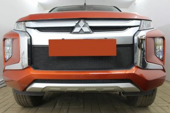 Защитная сетка в бампер (верх, 2 части, ячейка 3х7 мм) Alfeco Стандарт Mitsubishi L200 5 KK,KL рестайлинг (2018-2022)  (Чёрная)