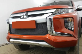 3 099 р. Защитная сетка в бампер (низ, ячейка 3х7 мм) Alfeco Стандарт Mitsubishi L200 5 KK,KL рестайлинг (2018-2022) (Чёрная)  с доставкой в г. Горно‑Алтайск. Увеличить фотографию 3