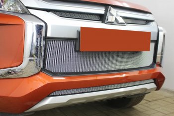 2 689 р. Защитная сетка в бампер (низ, ячейка 3х7 мм) Alfeco Стандарт Mitsubishi L200 5 KK,KL рестайлинг (2018-2022) (Хром)  с доставкой в г. Горно‑Алтайск. Увеличить фотографию 2