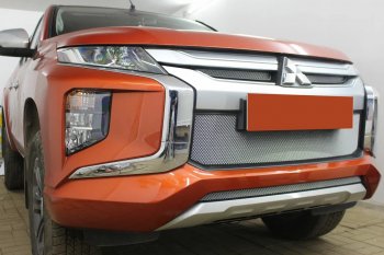 2 689 р. Защитная сетка в бампер (низ, ячейка 3х7 мм) Alfeco Стандарт Mitsubishi L200 5 KK,KL рестайлинг (2018-2022) (Хром)  с доставкой в г. Горно‑Алтайск. Увеличить фотографию 3