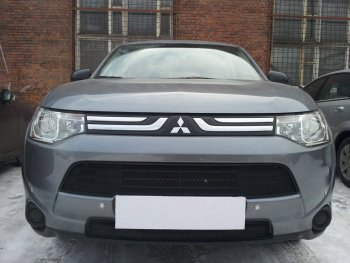 5 999 р. Защитная сетка в бампер (2 части, ячейка 3х7 мм) Alfeco Стандарт Mitsubishi Outlander GF дорестайлинг (2012-2014) (Чёрная)  с доставкой в г. Горно‑Алтайск. Увеличить фотографию 3