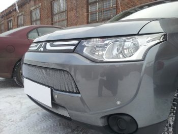 6 499 р. Защитная сетка в бампер (2 части, ячейка 3х7 мм) Alfeco Стандарт Mitsubishi Outlander GF дорестайлинг (2012-2014) (Хром)  с доставкой в г. Горно‑Алтайск. Увеличить фотографию 2