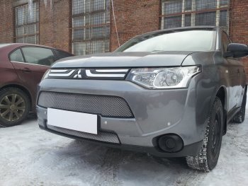 6 499 р. Защитная сетка в бампер (2 части, ячейка 3х7 мм) Alfeco Стандарт Mitsubishi Outlander GF дорестайлинг (2012-2014) (Хром)  с доставкой в г. Горно‑Алтайск. Увеличить фотографию 3