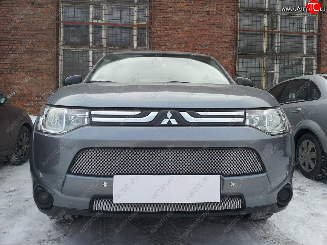 6 499 р. Защитная сетка в бампер (2 части, ячейка 3х7 мм) Alfeco Стандарт Mitsubishi Outlander GF дорестайлинг (2012-2014) (Хром)  с доставкой в г. Горно‑Алтайск