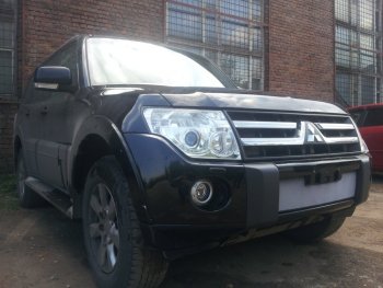 3 279 р. Защитная сетка в бампер (низ, ячейка 3х7 мм) Стрелка11 Стандарт  Mitsubishi Pajero ( 4 V90,  4 V80) (2006-2011) дорестайлинг, дорестайлинг (Хром)  с доставкой в г. Горно‑Алтайск. Увеличить фотографию 3