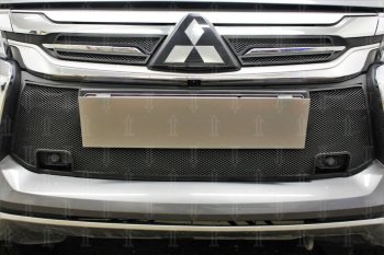 Защитная сетка в бампер (верх, ячейка 3х7 мм) Стрелка11 Премиум Mitsubishi Pajero Sport QE дорестайлинг (2015-2021)  (Чёрная)