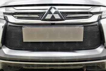 4 199 р. Защитная сетка в бампер (низ, ячейка 3х7 мм) Стрелка11 Стандарт  Mitsubishi Pajero Sport  QE (2015-2021) дорестайлинг (Чёрная)  с доставкой в г. Горно‑Алтайск. Увеличить фотографию 3