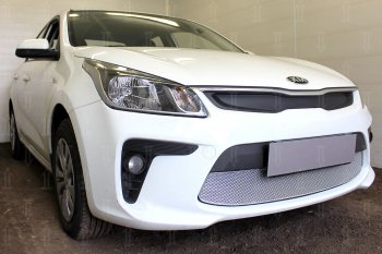 4 949 р. Защитная сетка в бампер (низ, ячейка 4х10 мм) Alfeco Премиум  KIA Rio  4 YB (2017-2020) дорестайлинг, хэтчбэк (Хром)  с доставкой в г. Горно‑Алтайск. Увеличить фотографию 2