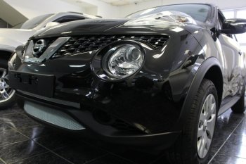 4 799 р. Защитная сетка в бампер (низ, ячейка 3х7 мм) Стрелка11 Стандарт  Nissan Juke  1 YF15 (2014-2020) рестайлинг (Хром)  с доставкой в г. Горно‑Алтайск. Увеличить фотографию 3