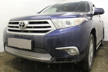 4 749 р. Защитная сетка в бампер (низ, ячейка 4х10 мм) Стрелка11 Премиум Toyota Highlander XU40 рестайлинг (2010-2013) (Хром)  с доставкой в г. Горно‑Алтайск. Увеличить фотографию 3