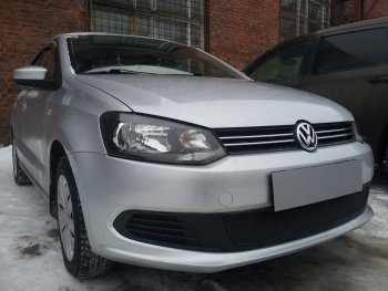 4 199 р. Защитная сетка в бампер (низ, ячейка 4х10 мм) Стрелка11 Премиум Volkswagen Polo 5 седан дорестайлинг (2009-2015) (Чёрная)  с доставкой в г. Горно‑Алтайск. Увеличить фотографию 2