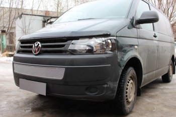 4 299 р. Защитная сетка в бампер (низ, ячейка 4х10 мм) Стрелка11 Премиум Volkswagen Caravelle T5 рестайлинг (2009-2015) (Хром)  с доставкой в г. Горно‑Алтайск. Увеличить фотографию 3