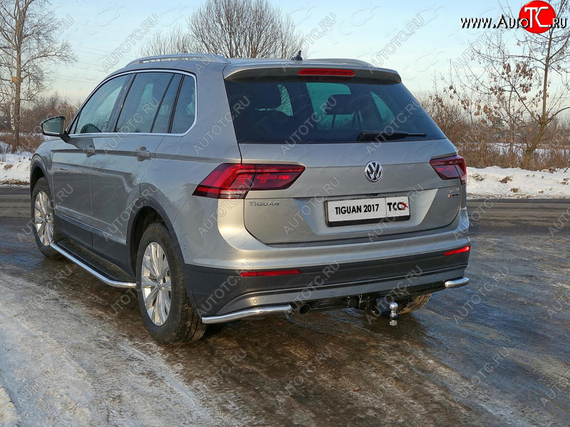 13 399 р. Защита заднего бампера (уголки, d42,4 мм) TCC  Volkswagen Tiguan  Mk2 (2016-2020) дорестайлинг  с доставкой в г. Горно‑Алтайск