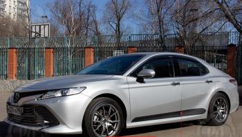 Молдинг двери передний левый широкий Русская Артель Toyota (Тойота) Camry (Камри)  XV70 (2017-2021) XV70 дорестайлинг (глянец под покраску)