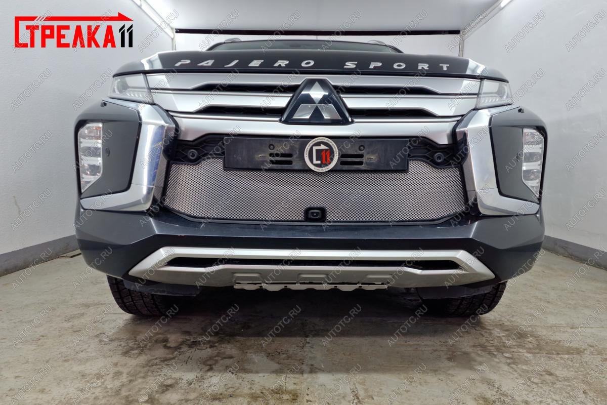 3 599 р. Защита радиатора (с камерой) Стрелка11 Стандарт  Mitsubishi Pajero Sport  QF (2019-2022) рестайлинг (черная)  с доставкой в г. Горно‑Алтайск