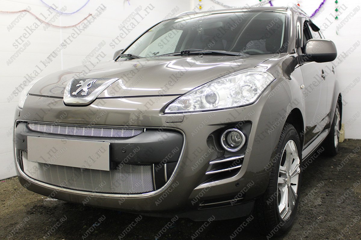 2 689 р. Защита радиатора (верх) Стрелка11 Стандарт  Peugeot 4007 (2007-2012) (хром)  с доставкой в г. Горно‑Алтайск